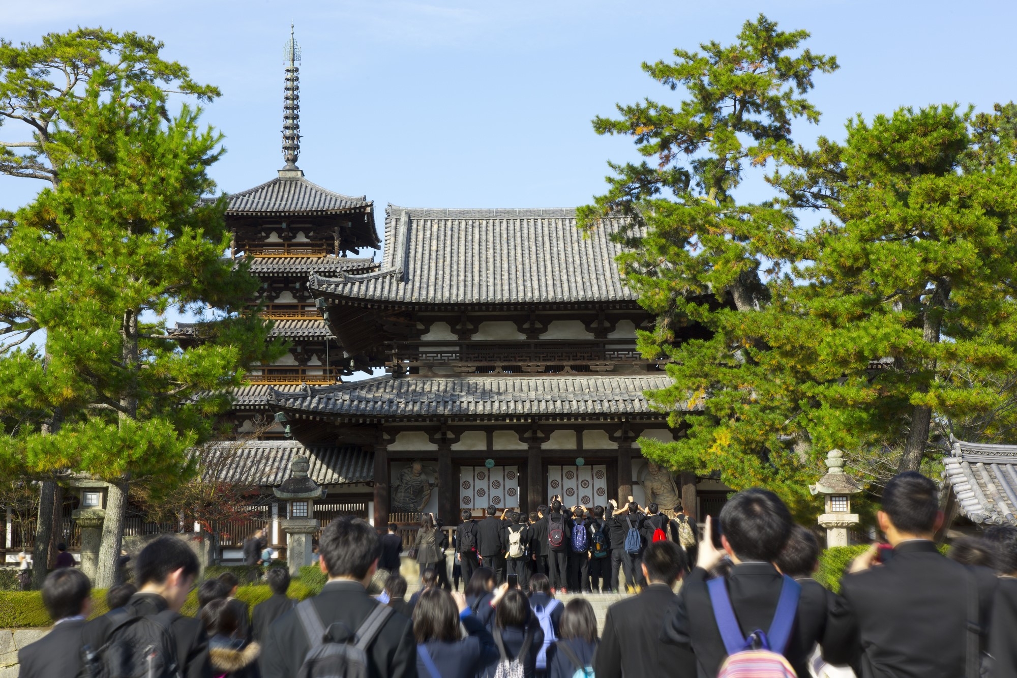 Students on a school trip approaching Horyuji's inner gate