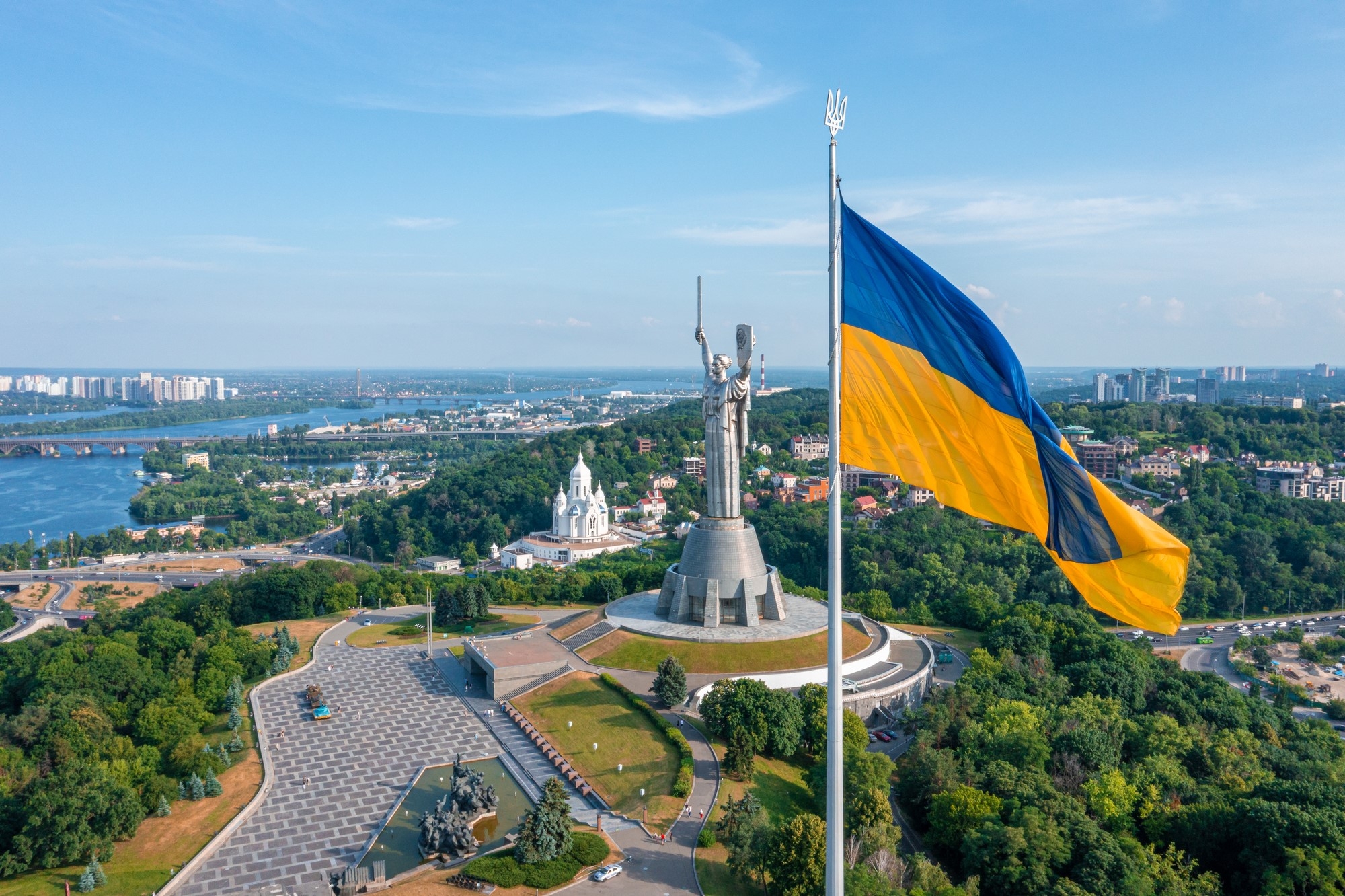 Ukrainian flag raised in Kiev