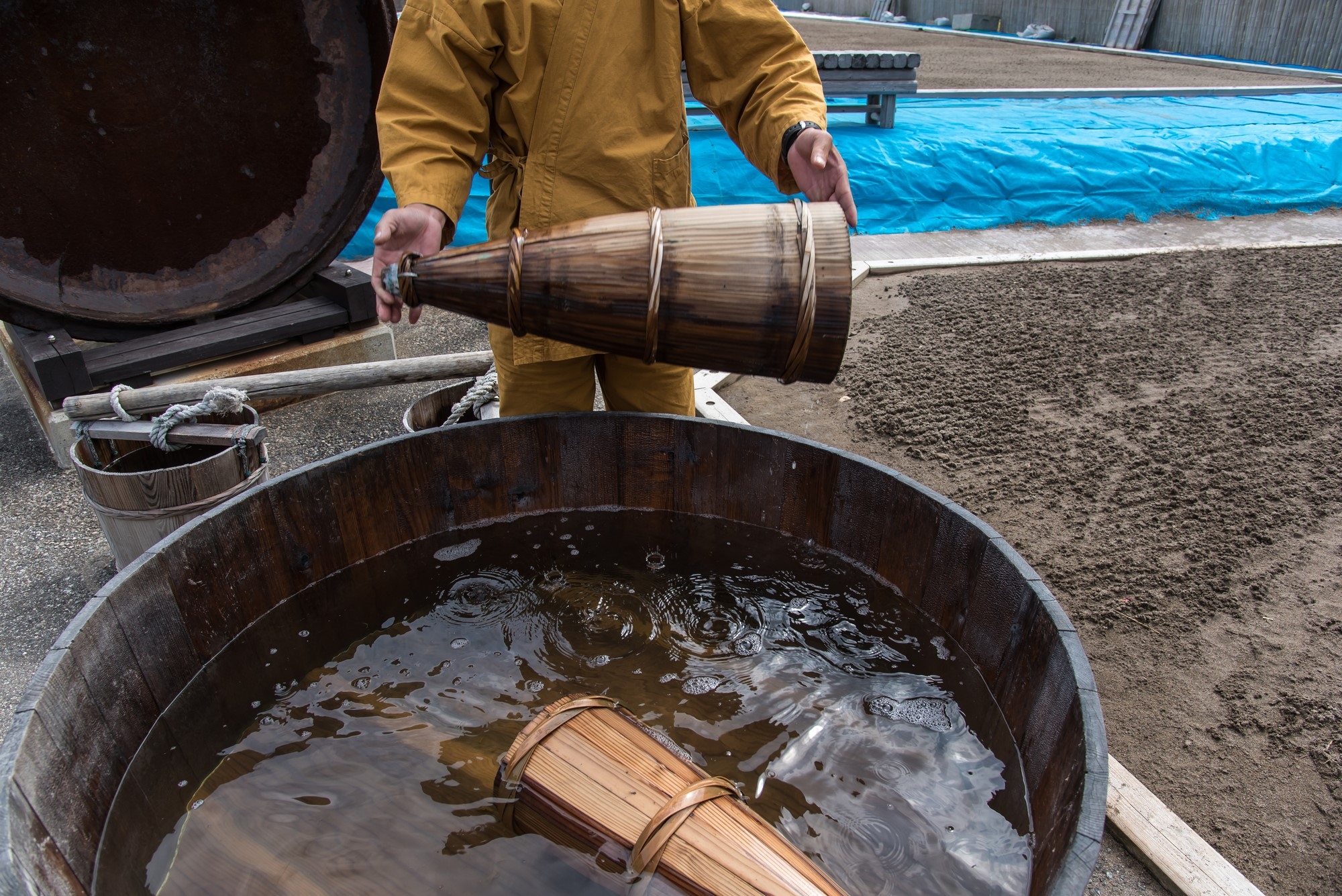 Pooling water in a wooden bucket