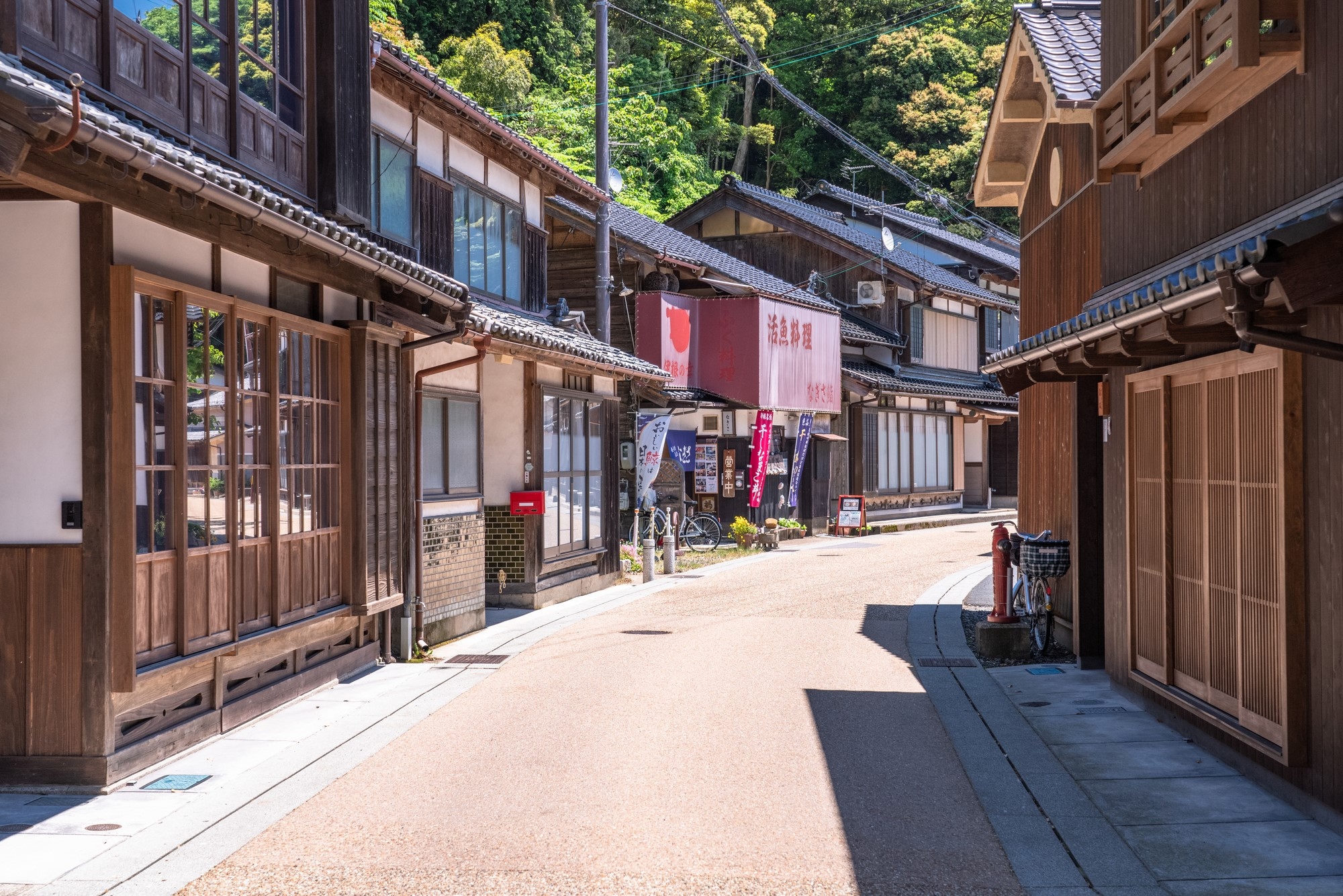 Nostalgic townscape lined with Japanese houses