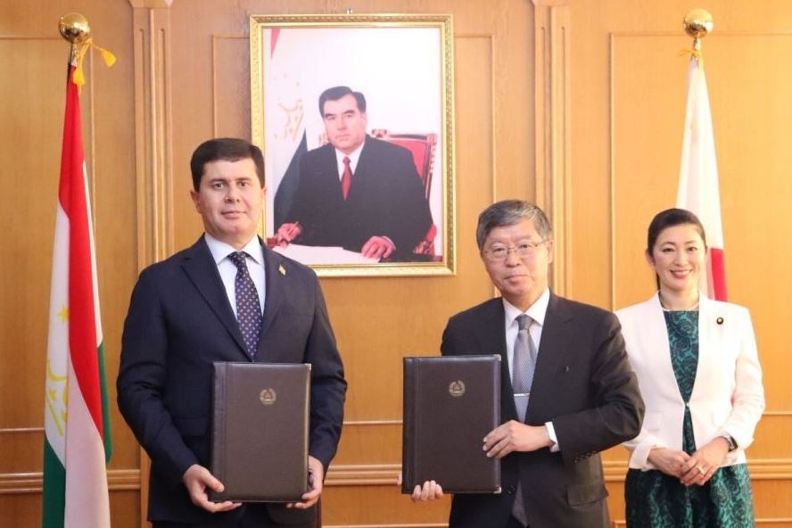 The Minister of Economic Development and Trade of Tajikistan, H.E. Mr. Zavqizoda and Parliamentary Vice-Minister for Foreign Affairs of Japan Ms. Yoshikawa