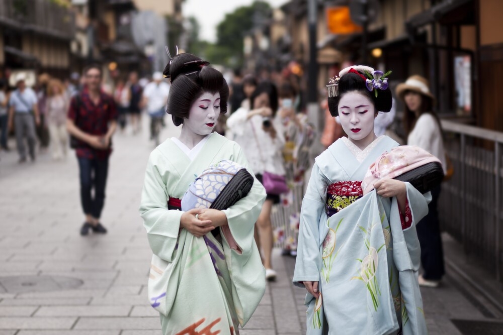  Maiko geisha walking on a street of Gion in Kyoto 